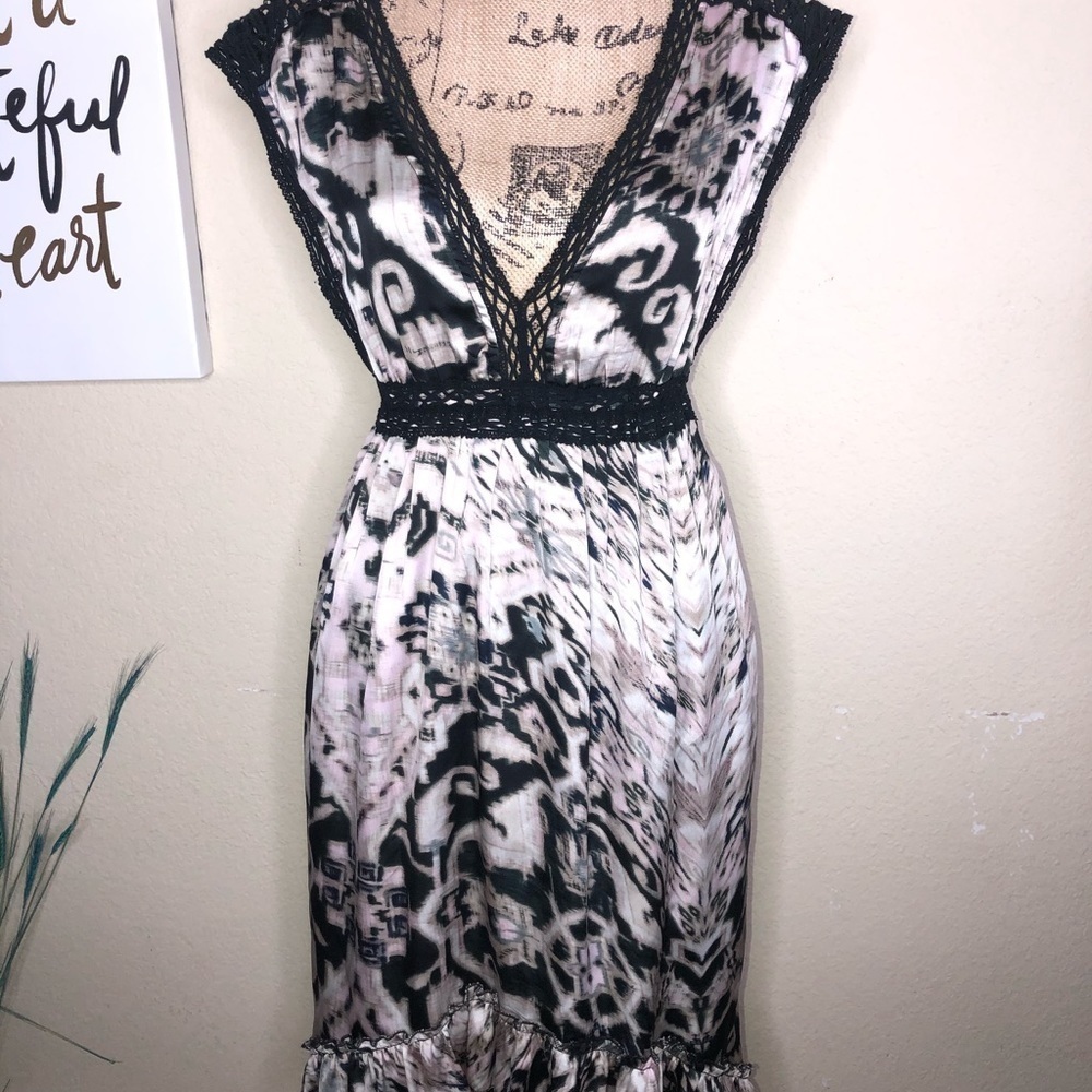 Hazel Empire Waist V Neck Crocheted Lace Trim Pattern Cream & Black Dress Size S - Picture 2 of 7